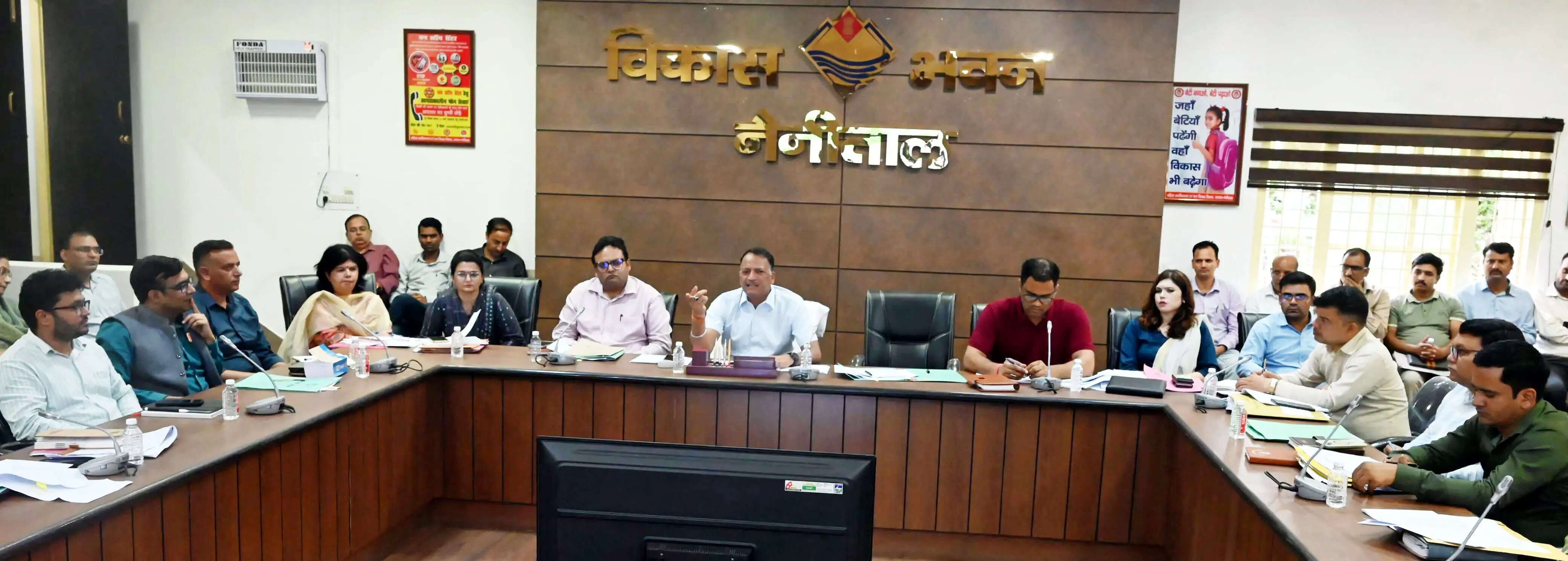 मुख्य विकास अधिकारी ने की सीएम समेत केंद्रीय&nbsp;याेजनाओं&nbsp;की&nbsp;समीक्षा