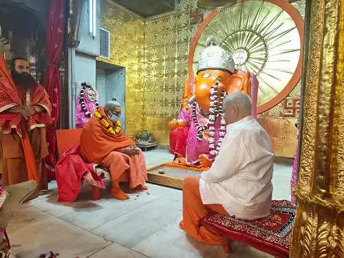 जगद्गुरु शंकराचार्य वासुदेवानंद ने किए प्रथम पूज्य गणेश जी के दर्शन