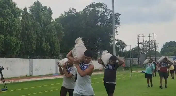 उत्तर मध्य रेलवे में ग्रुप 'डी' भर्ती की शारीरिक परीक्षा पारदर्शी ढंग से जारी, अभ्यर्थियों ने की व्यवस्थाओं की सराहना