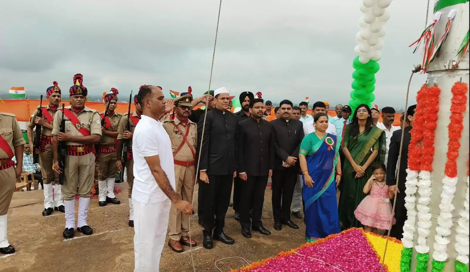 युवा पीढ़ी को बलिदानी पूर्वजों के बारे में जरूर बताएं : जिलाधिकारी