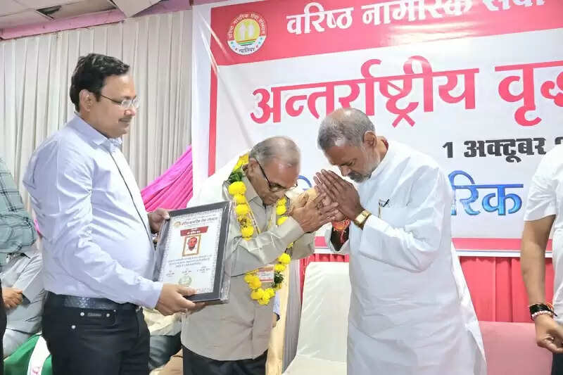 मप्रः सामाजिक न्याय मंत्री कुशवाहा ने वृद्धजन का किया सम्मान