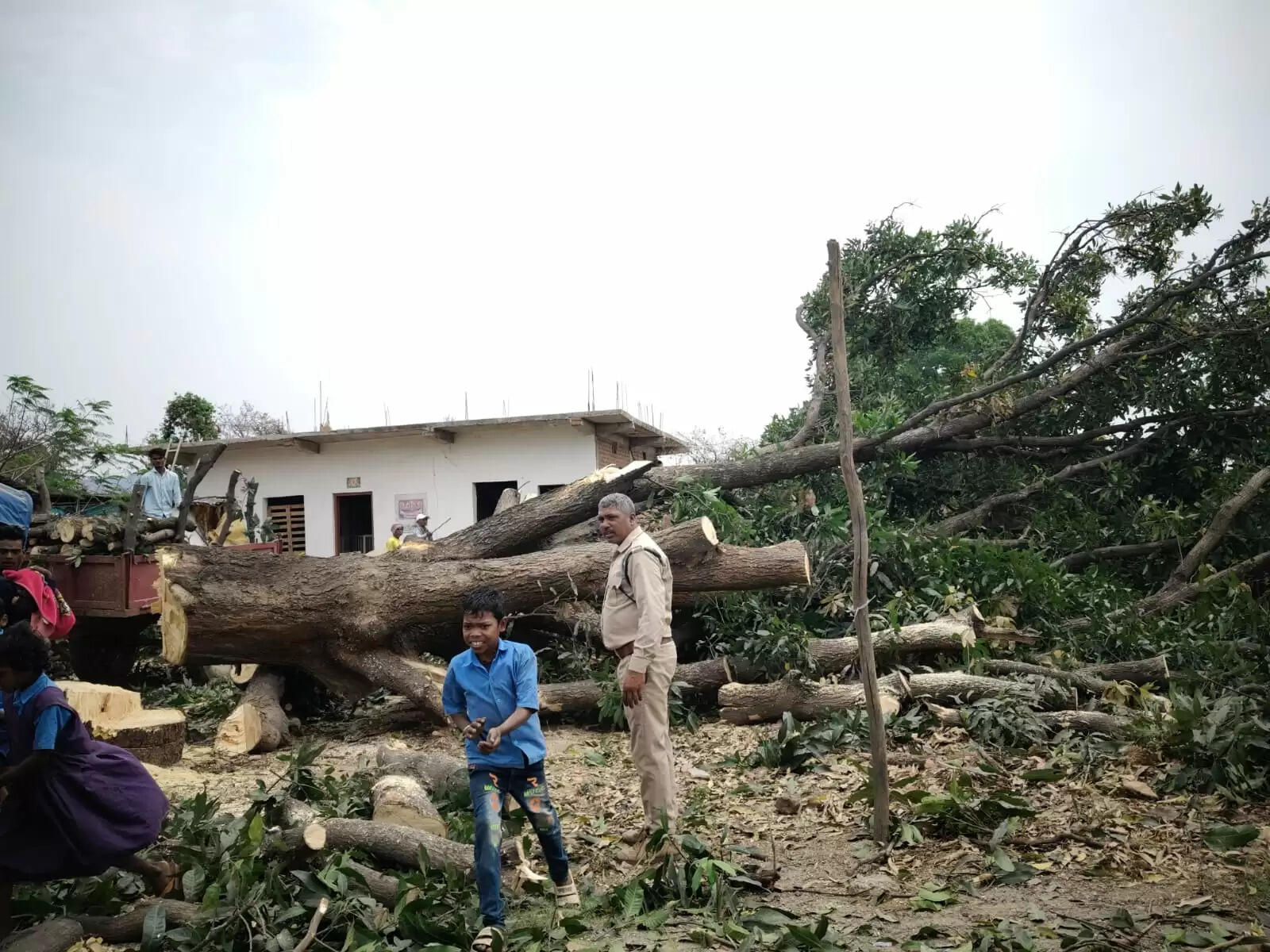 बलरामपुर : मजदूरों की कमी से एनएच निर्माण की सुस्त हुई रफ्तार