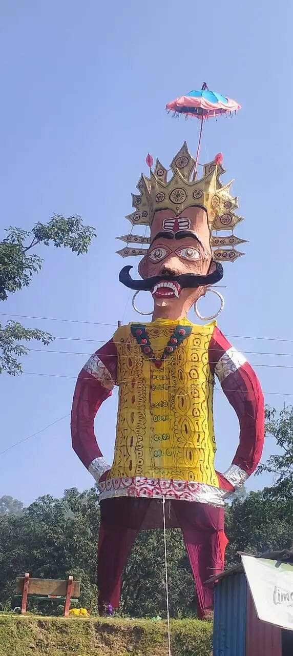 सैनवाला में दिखेगा सिरमौर का सबसे ऊंचा रावण, 77 फीट के पुतले को देखने उमड़ रहे लोग