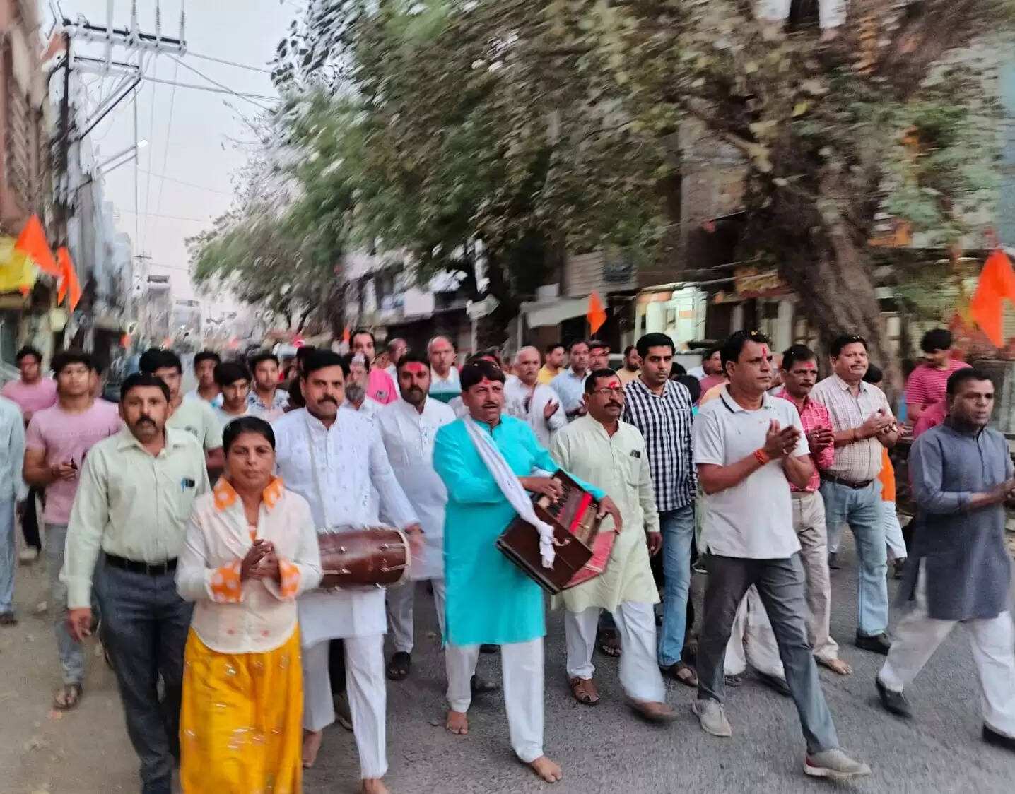 झाबुआ: सूर्यदेव को अर्घ्य और श्रीकृष्ण संकीर्तन प्रभातफेरी से हुआ नव संवत्सर का अभिनंदन