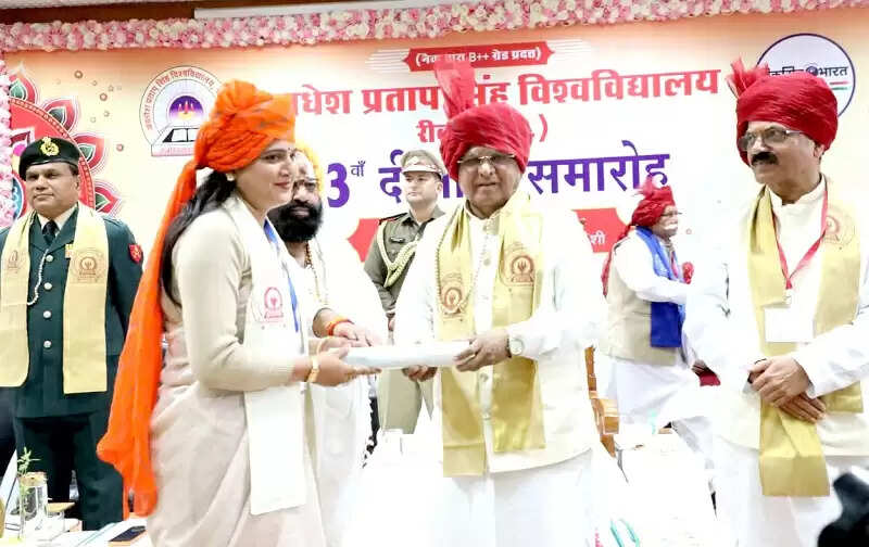 युवाओं पर देश को विश्वगुरु बनाने की महती जिम्मेदारी : राज्यपाल पटेल