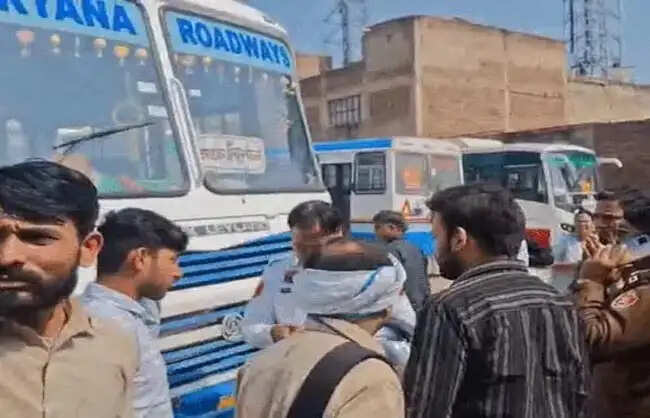 रेवाड़ी में शराब के नशे में मिला रोडवेज बस चालक, यात्रियों में मचा हड़कंप