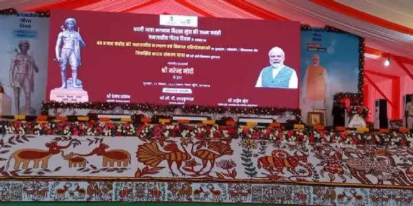 प्रधानमंत्री मोदी पहुंचे भगवान बिरसा मुंडा की जन्मस्थली उलिहातू