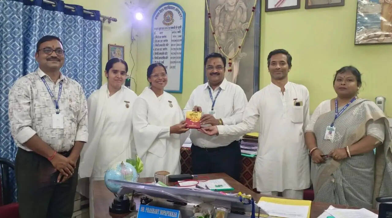 स्मार्ट फोन और एआई के सही उपयोग की विधियों से रूबरू हुए विद्यार्थी