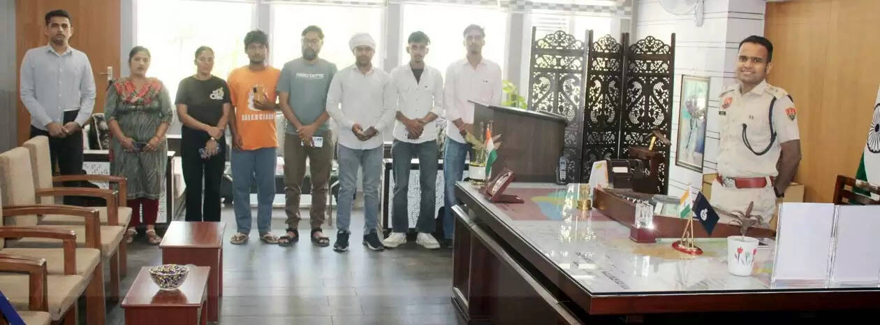 हिसार : पुलिस ने लाखों के गुमशुदा मोबाइल बरामद कर मालिकों को सौंपे