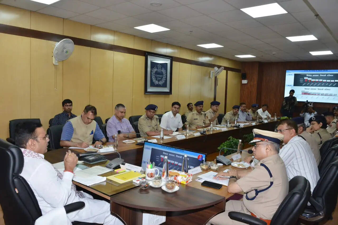 मुख्यमंत्री ने पुलिस मुख्यालय में साइबर सुरक्षा व्यवस्थाओं का लिया जायजा