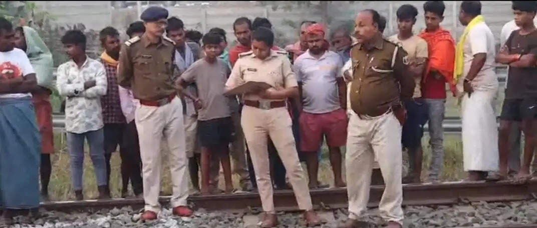 रेलवे ट्रैक के पास मिला युवक का शव, हत्या की आशंका