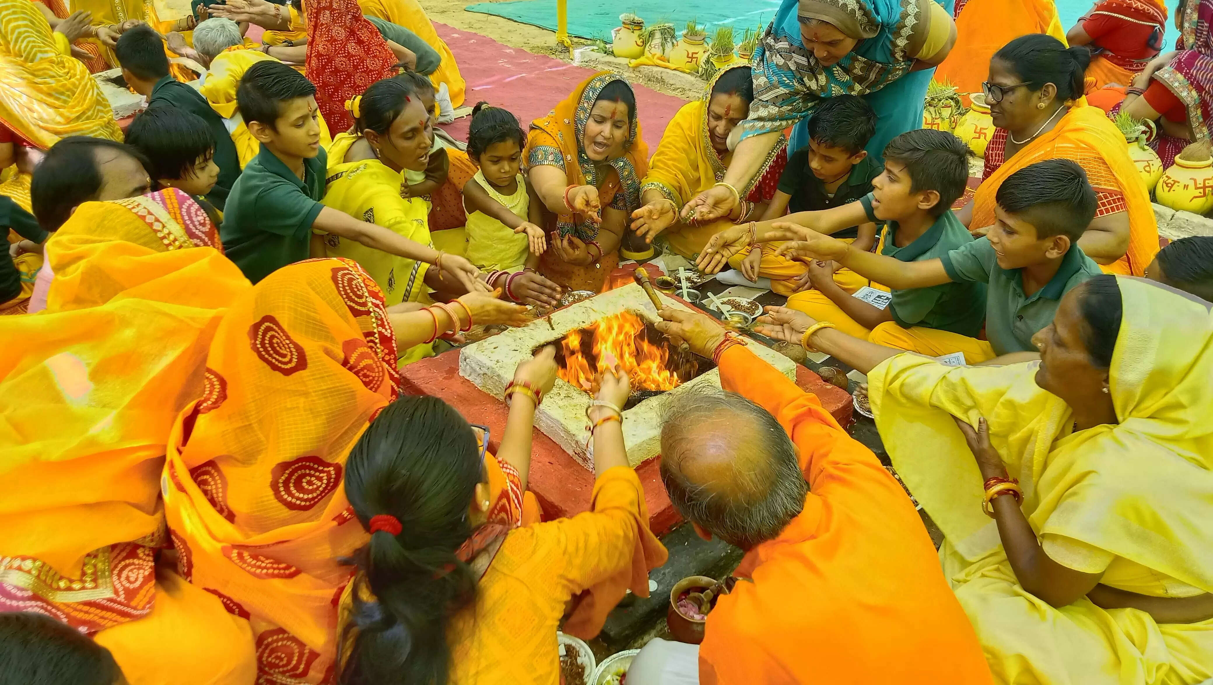 24 कुंडीय शक्ति संवद्धन गायत्री महायज्ञ की महा पूर्णाहुति संपन्न