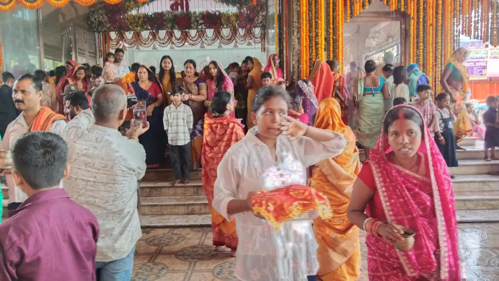 महागौरी की आराधना में उमड़ा आस्था का सैलाब, दुर्गा सप्तशती के मंत्रों से गूंजा सुपौल