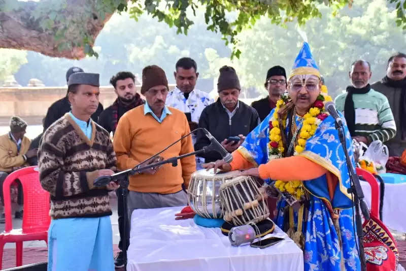 ग्वालियरः तानसेन समाधि पर पारंपरिक रूप से शहनाई वादन, हरिकथा, मिलाद और चादरपोशी हुई