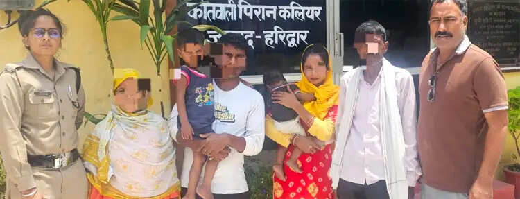 भीड़ में बिछड़ी चार वर्षीय मासूम को पुलिस ने परिजनों से मिलाया