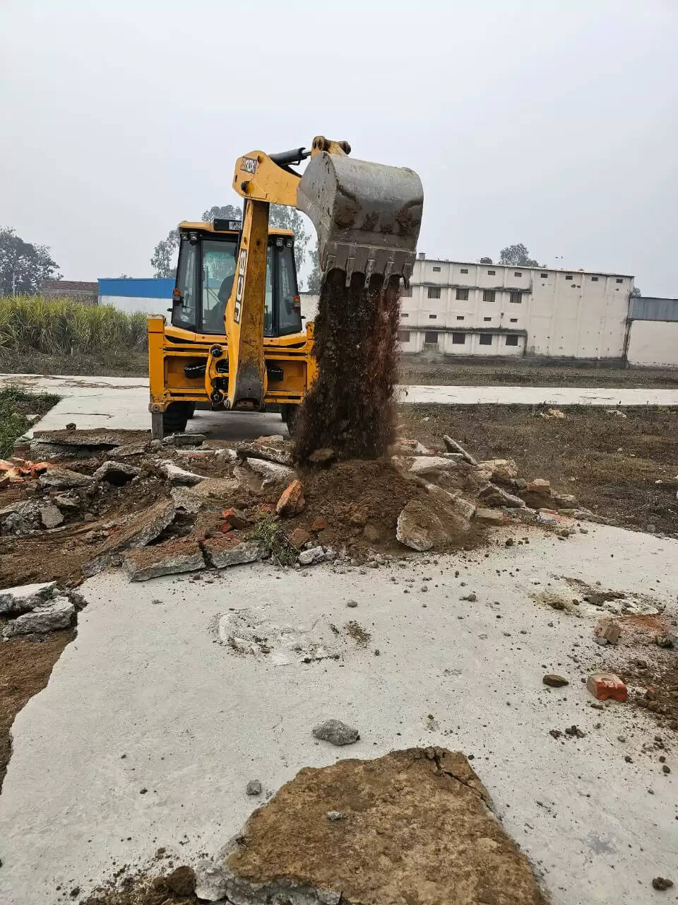 हरिद्वार में प्राधिकरण ने तीन अवैध कॉलोनियों पर चलाया बुलडोजर