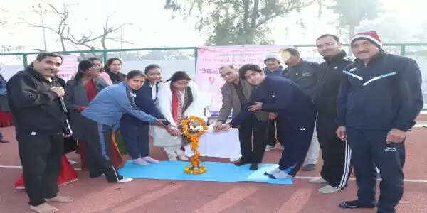 सीएसजेएमयू परिसर ॐ सूर्याय नमः उद्घोष ’ से गूंजा, छह सौ से अधिक बच्चों ने किया सामूहिक सूर्य नमस्कार