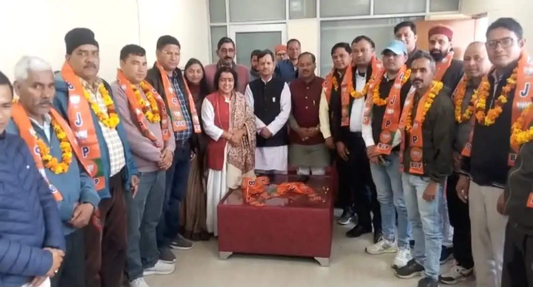 पौड़ी जिले के कई कांग्रेस नेता भाजपा में हुए शामिल