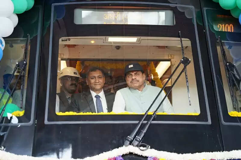 मप्र में बनेंगे मेट्रो और रेल कोच, मुख्यमंत्री ने बीईएमएल के चेयरमैन को सौंपा नई इकाई के लिए भूमि आवंटन-पत्र