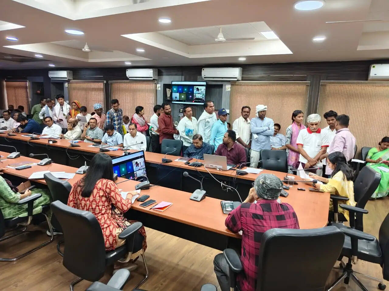 अनूपपुर: परेशान किसानों ने चक्काजाम की दी चेतावनी, स्लॉट बुकिंग न होने और व्यापारियों के खरीदी नहीं करने पर