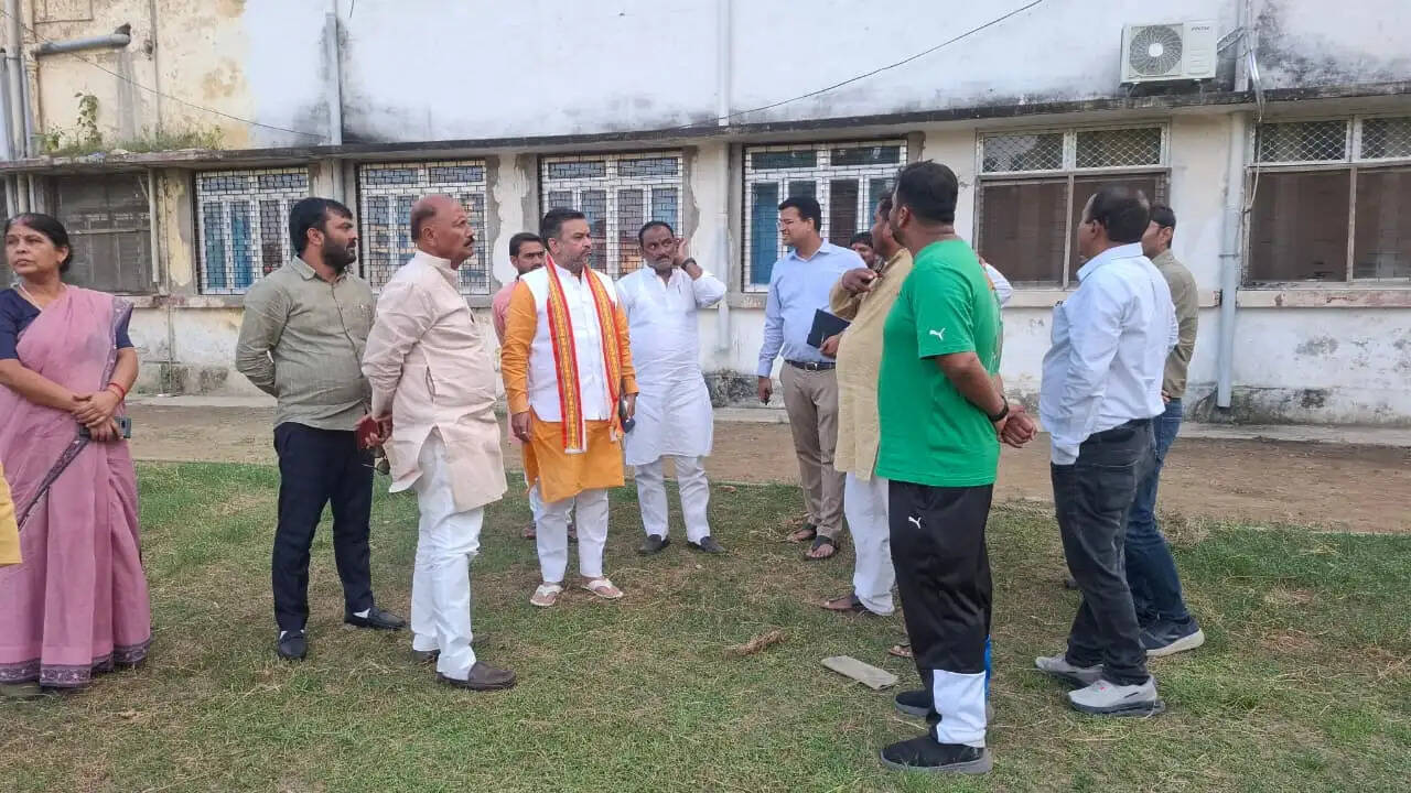 स्नातक चुनाव में पूरी मेहनत से जुटें कार्यकर्ता, मतदाताओं को मतदान के लिए करें प्रेरित : केशव मौर्य