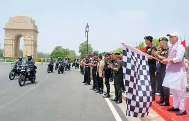रक्षा मंत्री ने नेशनल वॉर मेमोरियल से कारगिल के लिए ‘शौर्य विजय यात्रा’ रवाना की