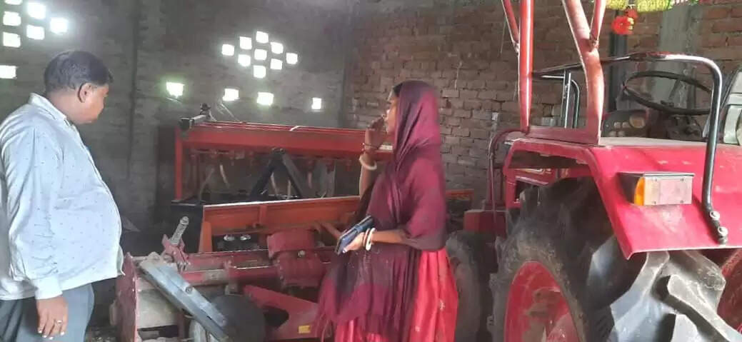 कृषि यंत्र बैंक संचालित कर आधुनिक कृषि को बढ़ावा दे रही हैं जीविका दीदियां