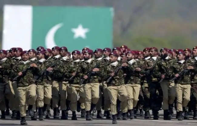 सर्वेक्षण : पाकिस्तान में सेना को सबसे भरोसेमंद संस्था की रेटिंग