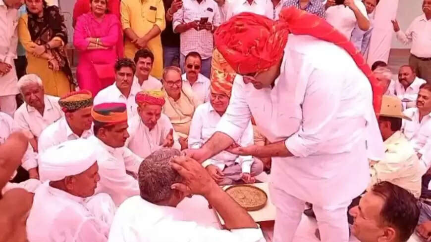 वर्षों बाद बीकानेर में घुली रिश्तों में मिठास,&nbsp;दो जातियां एक जाजम पर&nbsp;बैठकर&nbsp;खाया मीठा खींचड़ा