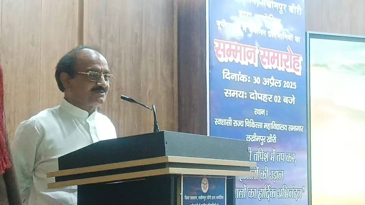 सपनों को हकीकत में बदलने वाले तीन आईएएस का हुआ अभिनंदन