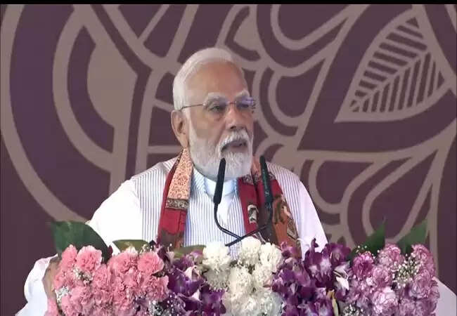 विपक्ष का सिद्धांत परिवार का साथ-परिवार का विकास : नरेन्द्र मोदी