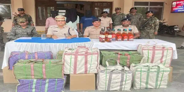स्कॉर्पियो और वैगन-आर से हो रही थी नकली शराब की तस्करी, तीन गिरफ्तार