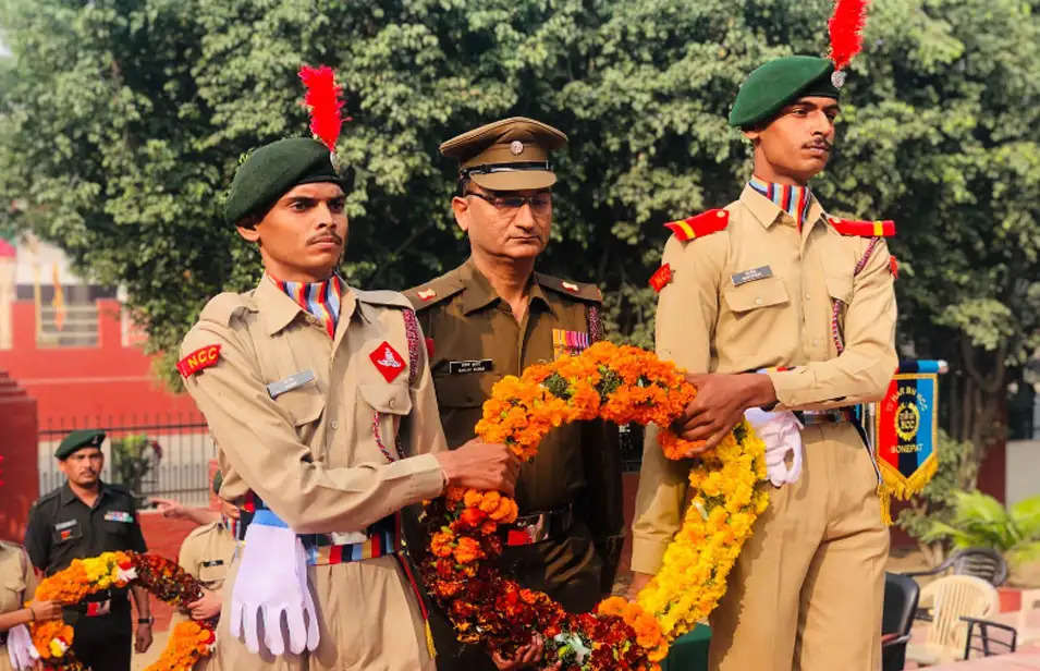 सोनीपत: एनसीसी कैडेटस व अधिकारियों ने शहीदों को श्रद्धाजंलि दी