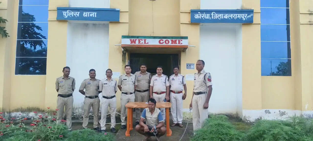 जंगल की लकड़ी काटने से रोकने पर मारपीट, तलवार लहराकर धमकी देने वाला गिरफ्तार