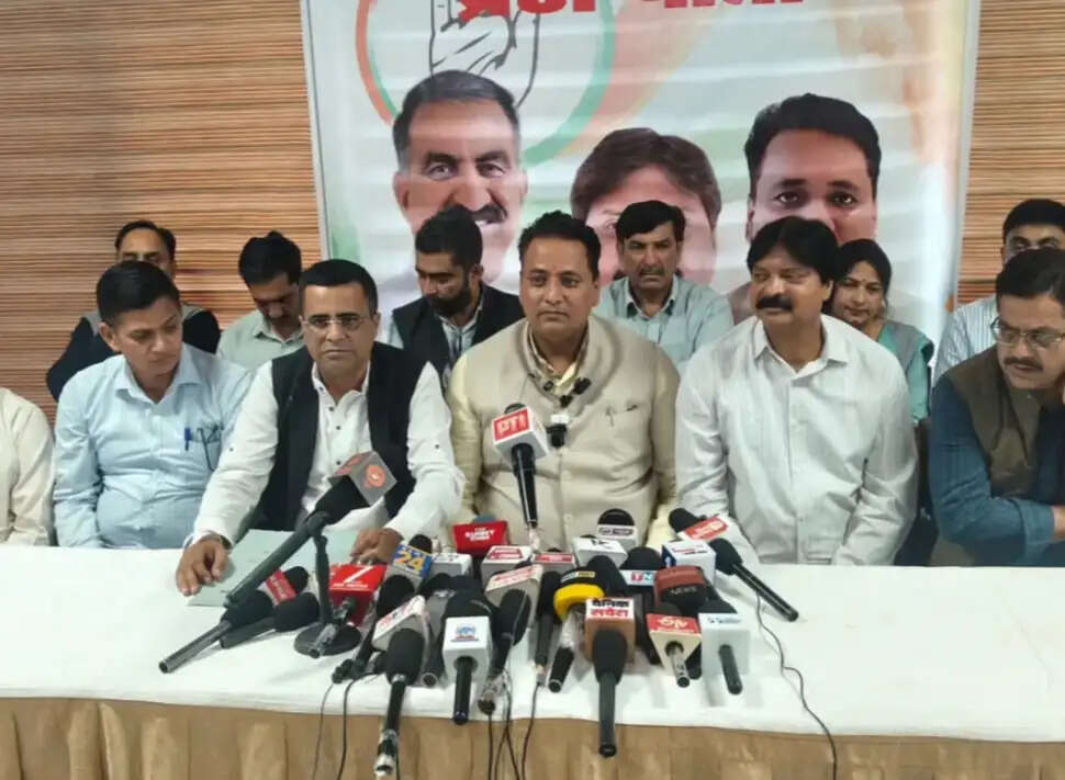 भाजपा में बाहरी नेता हावी, निष्ठावान कार्यकर्ता दरकिनार : अनुराग शर्मा