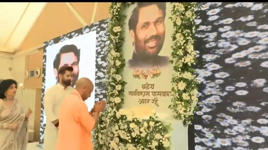 बाबा साहब के सपनों का भारत बनाने के लिए आजीवन समर्पित रहे राम विलास पासवान: मुख्यमंत्री योगी