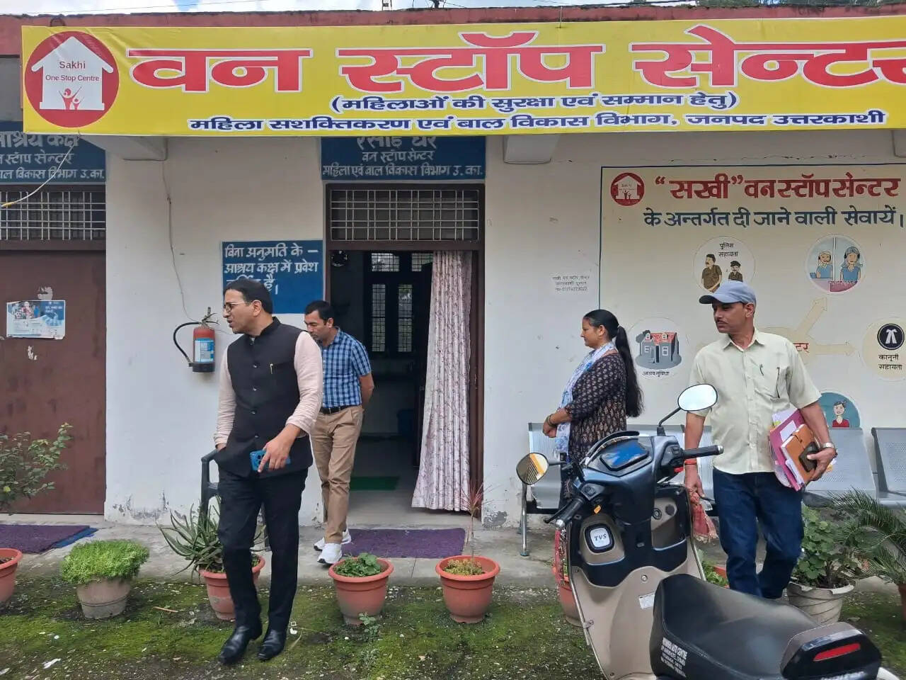 डीएम ने किया 'सखी' वन स्टॉप सेंटर का औचक निरीक्षण