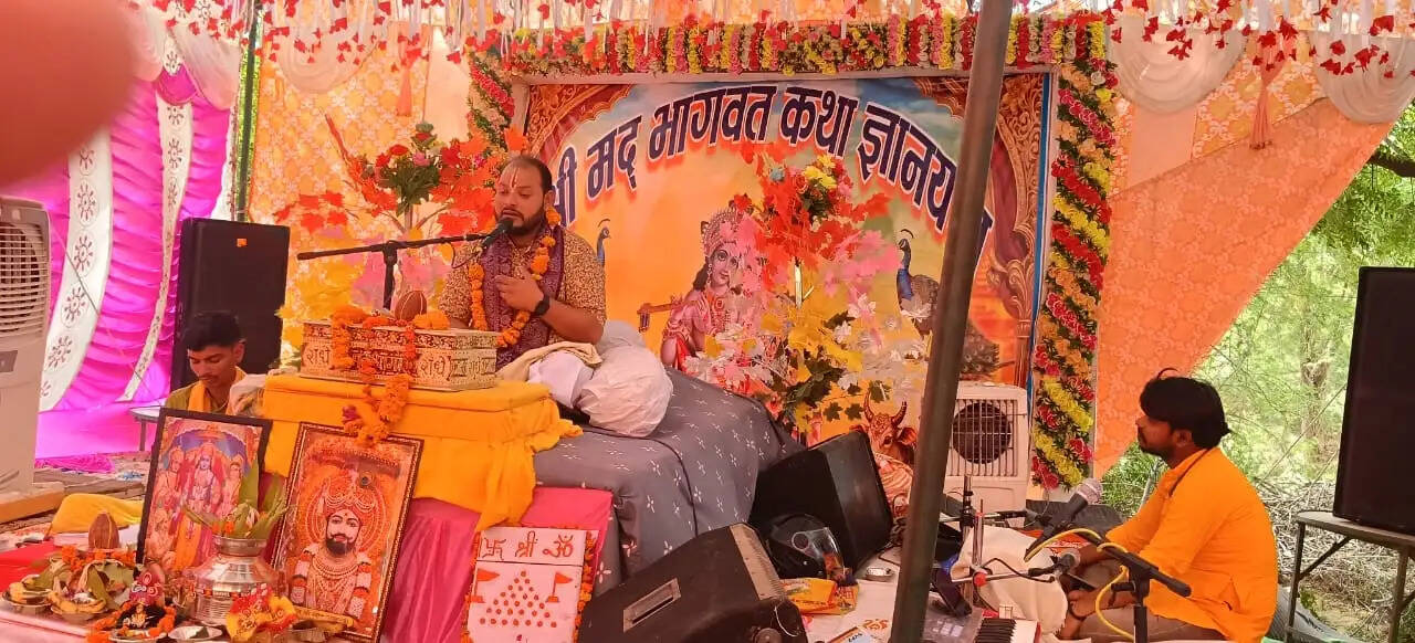 श्रीमद्भागवत कथा में राजा परीक्षित का प्रसंग सुन श्रद्धालु हुए भावविभोर
