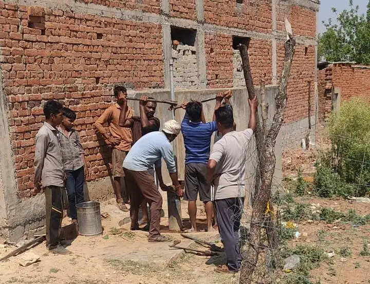 एमसीबी : भीषण गर्मी में वरदान बनी प्रशासन की मुस्तैदी, तिलोखन गांव में सुधरी पेयजल व्यवस्था