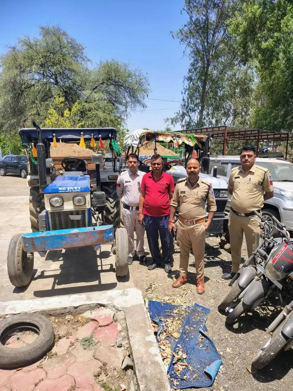 राजगढ़ः अवैध रेत से भरे तीन ट्रैक्टर-ट्राली पकड़ाए, केस दर्ज