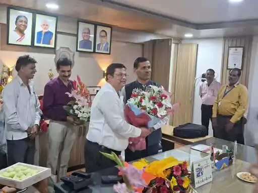 बीयू&nbsp;के नए कुलगुरु&nbsp;ने संभाला कार्यभार,&nbsp;बोले- सामूहिक प्रयासों से विश्वविद्यालय को नई ऊंचाइयों पर ले जाएंगे