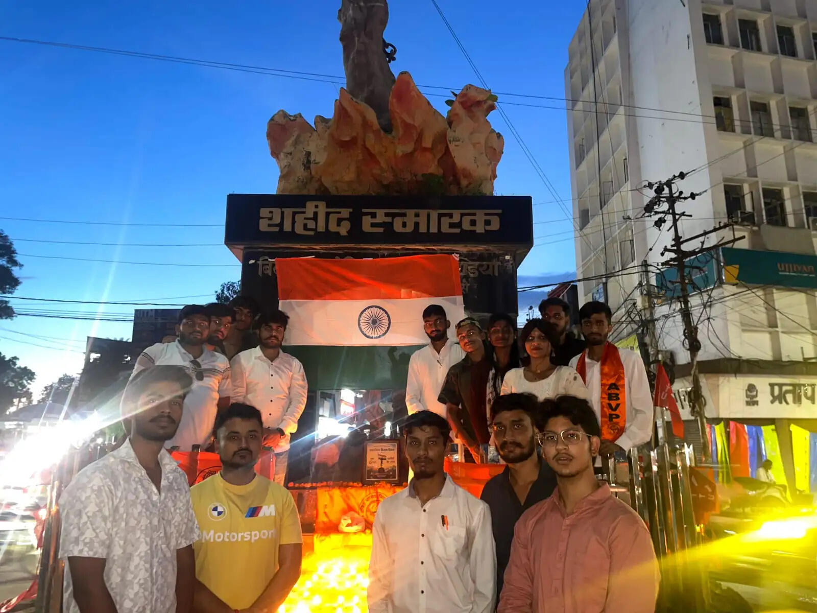 अभाविप ने शहीदों की स्मृति में दीप प्रज्जवलित कर अर्पित की श्रद्धांजलि