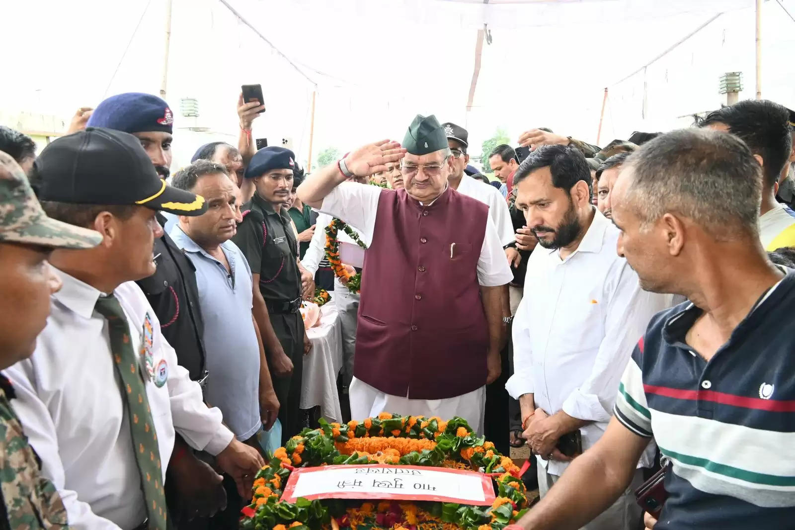 सैनिक कल्याण मंत्री जोशी ने शहीद सत्ये सिंह बिष्ट को दी श्रद्धांजलि