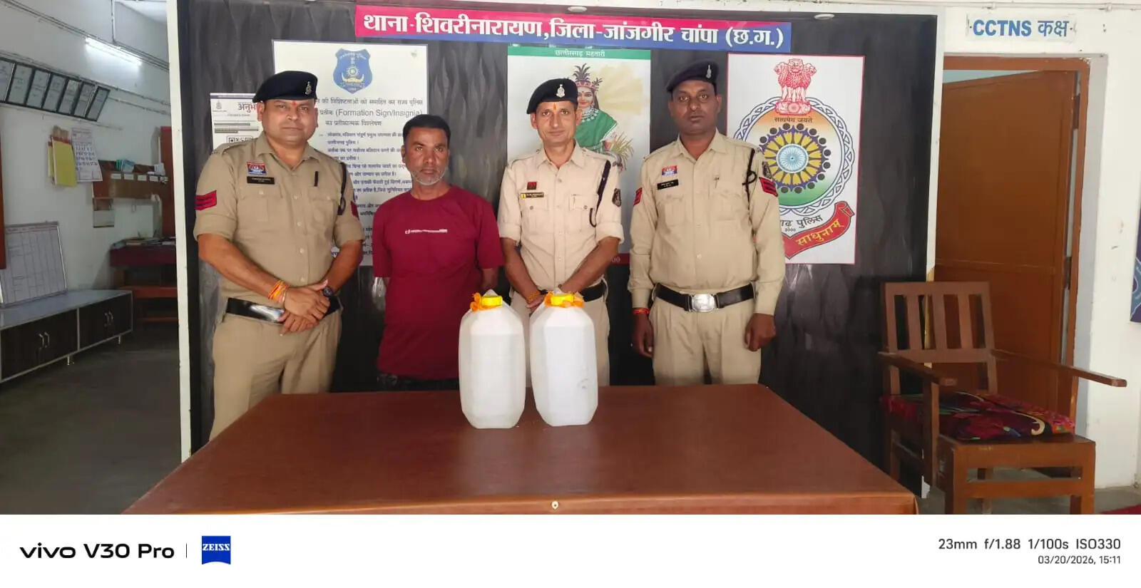 20 लीटर कच्ची महुआ शराब के साथ आरोपित गिरफ्तार, भेजा गया जेल