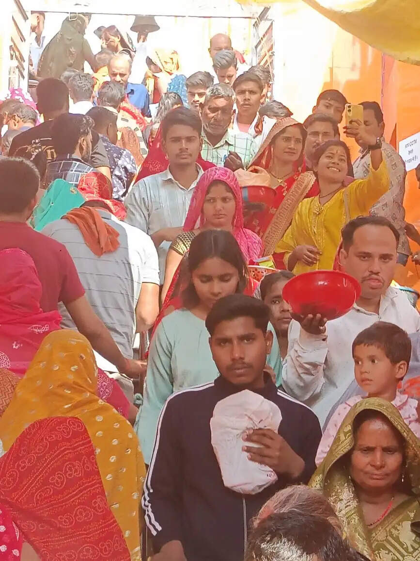 कालिकन धाम में उमड़ा आस्था का सैलाब, 10 हजार से अधिक श्रद्धालुओं ने किए मां कालिका के दर्शन