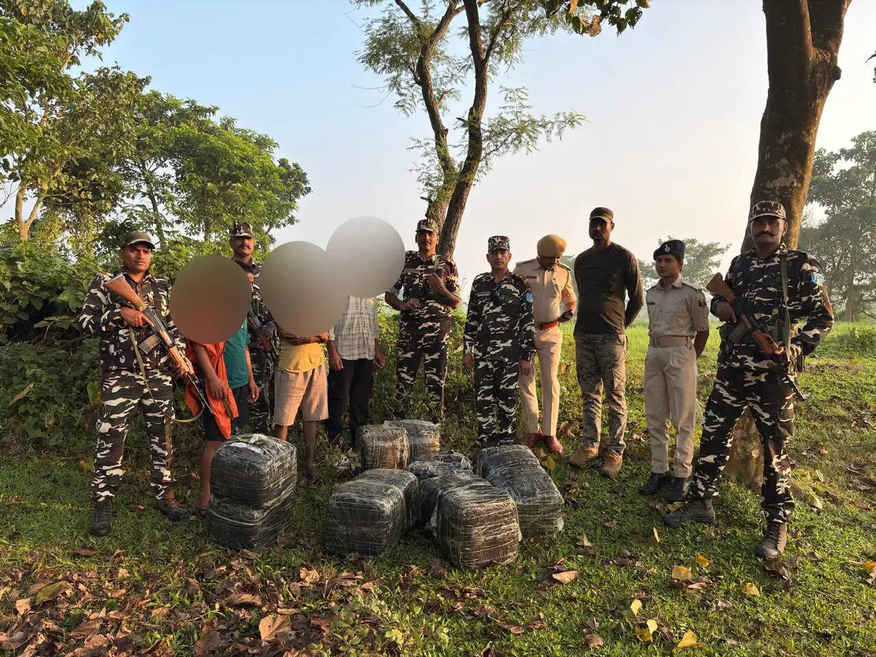 एसएसबी और बथनाहा थाना पुलिस की संयुक्त कार्रवाई में 176 किलो गांजा जब्त,तीन गिरफ्तार