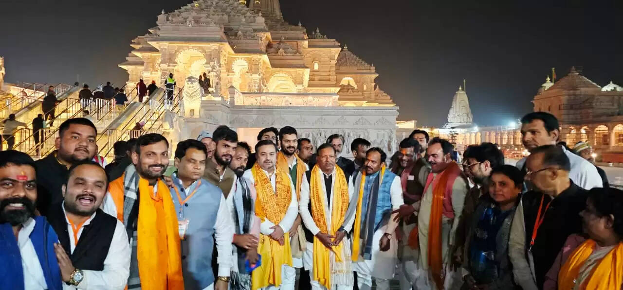 हनुमत लला को नवाया शीश, रामलला के दर्शन कर पंकज चौधरी ने की संगठन की मजबूती व जनकल्याण की कामना