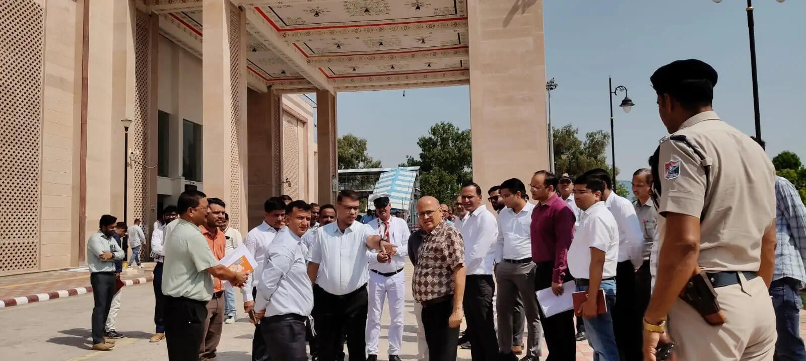 अपर महाप्रबंधक उत्तर पश्चिम रेलवे&nbsp;अशोक माहेश्वरी ने लालगढ़ स्टेशन एवं यार्ड का किया निरीक्षण