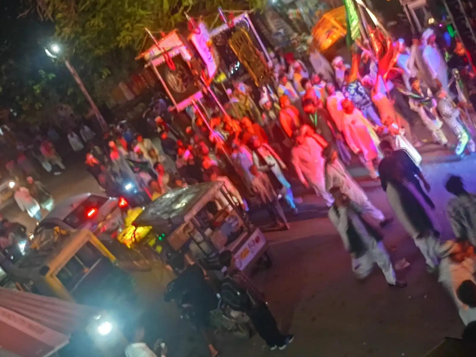अदब-ओ-एहतराम के साथ निकाला जुलूस-ए-मोहम्मदी