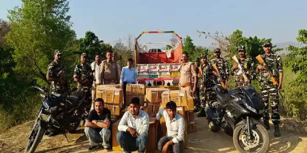 नेपाल सीमा के पास संयुक्त छापेमारी में 11 लाख की अवैध दवाओं की बड़ी खेप बरामद, तीन गिरफ्तार